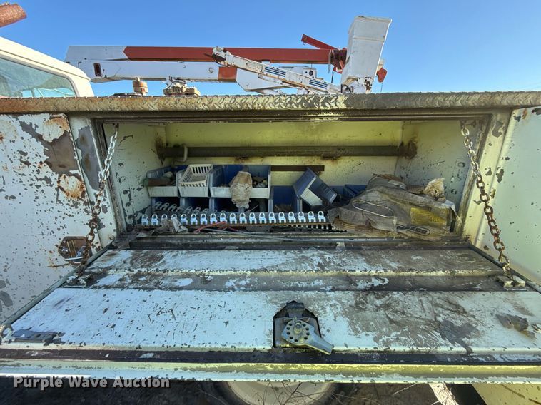 image for item DO7690 1998 International 4700 utility / service truck