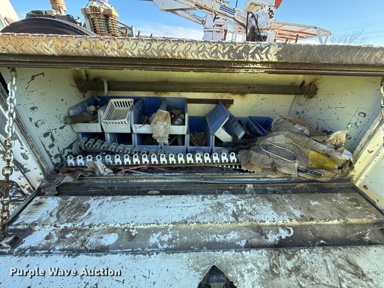 image for item DO7690 1998 International 4700 utility / service truck