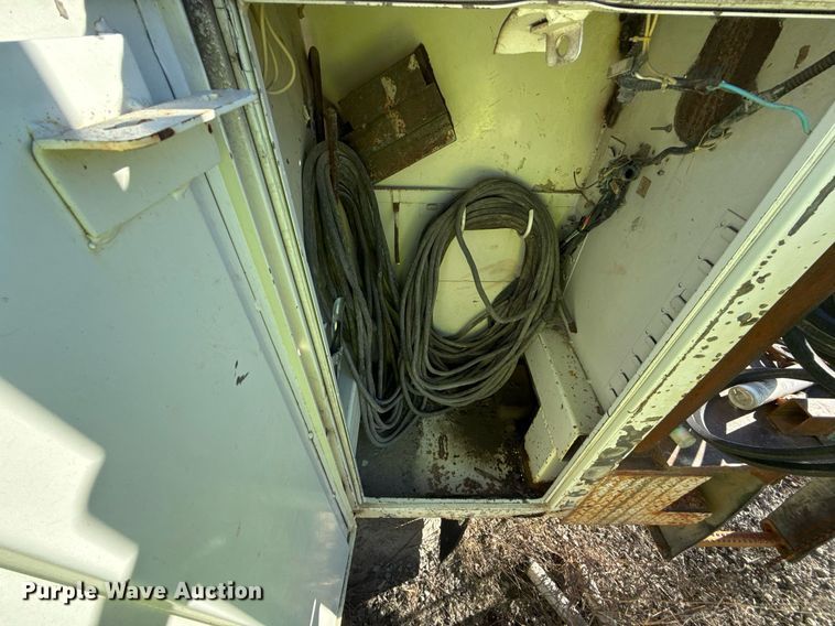 image for item DO7690 1998 International 4700 utility / service truck