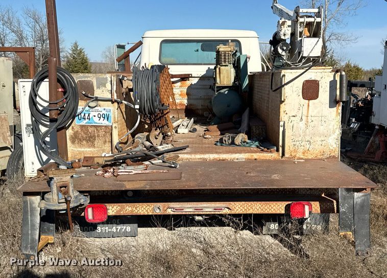 image for item DO7690 1998 International 4700 utility / service truck