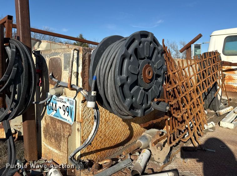 image for item DO7690 1998 International 4700 utility / service truck