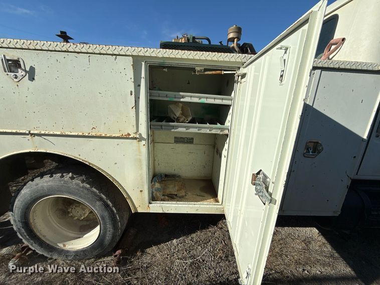 image for item DO7690 1998 International 4700 utility / service truck