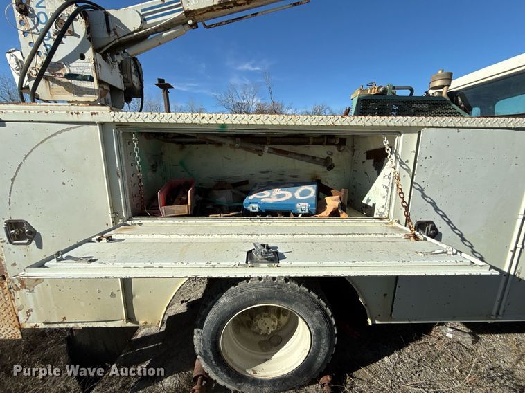 image for item DO7690 1998 International 4700 utility / service truck