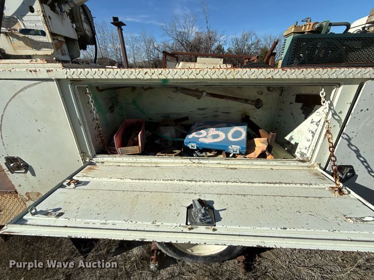 image for item DO7690 1998 International 4700 utility / service truck