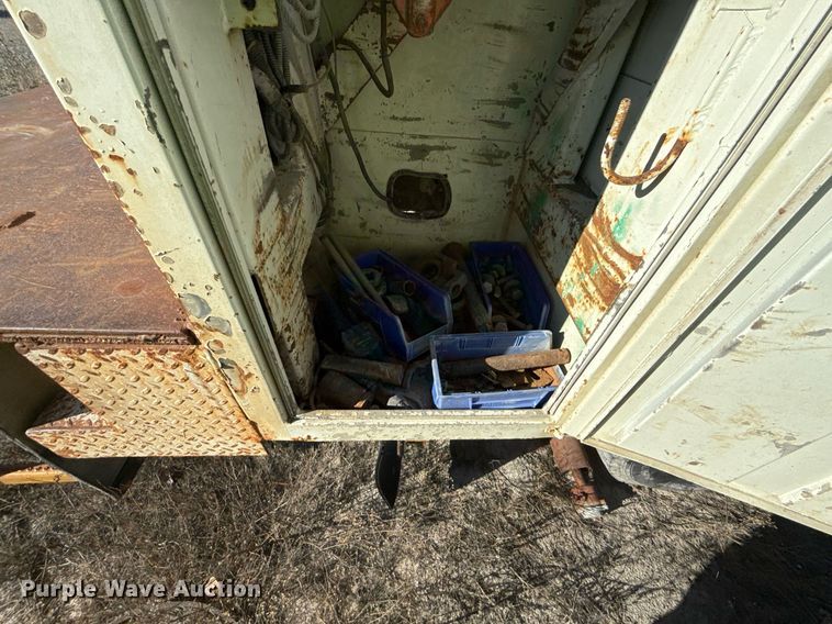 image for item DO7690 1998 International 4700 utility / service truck