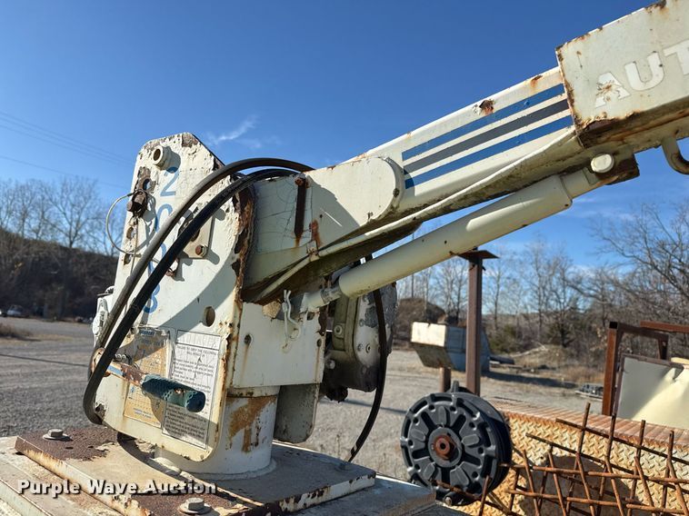 image for item DO7690 1998 International 4700 utility / service truck