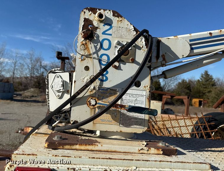 image for item DO7690 1998 International 4700 utility / service truck