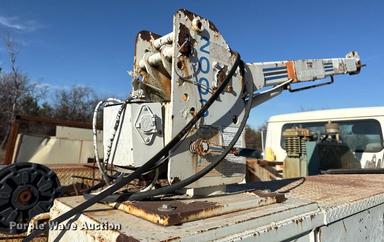 image for item DO7690 1998 International 4700 utility / service truck