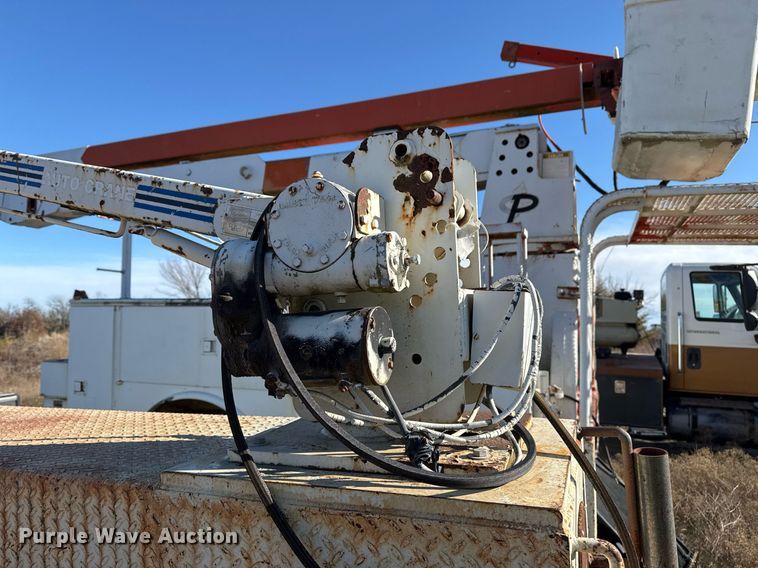 image for item DO7690 1998 International 4700 utility / service truck