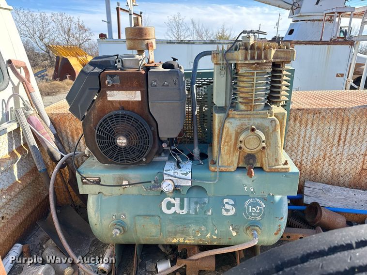 image for item DO7690 1998 International 4700 utility / service truck