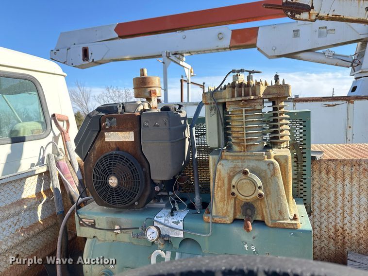 image for item DO7690 1998 International 4700 utility / service truck