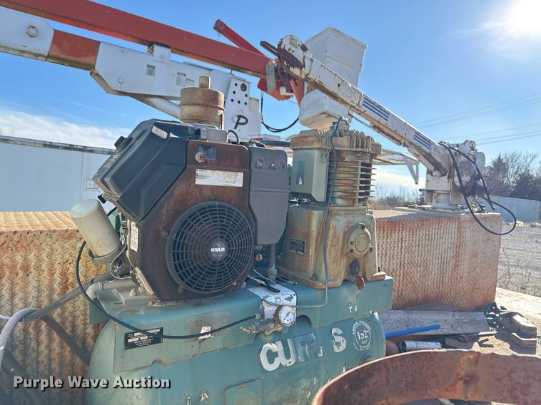 image for item DO7690 1998 International 4700 utility / service truck