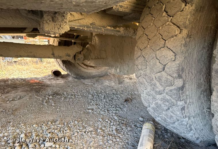 image for item DO7690 1998 International 4700 utility / service truck