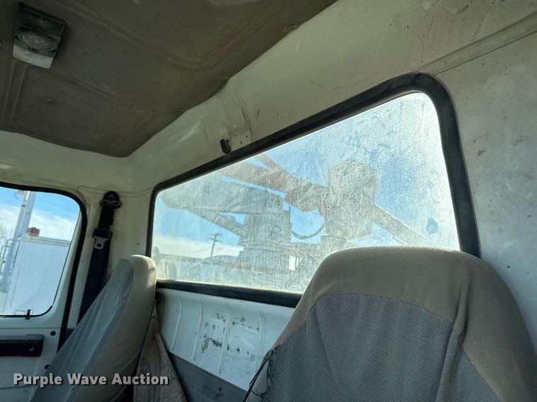 image for item DO7690 1998 International 4700 utility / service truck