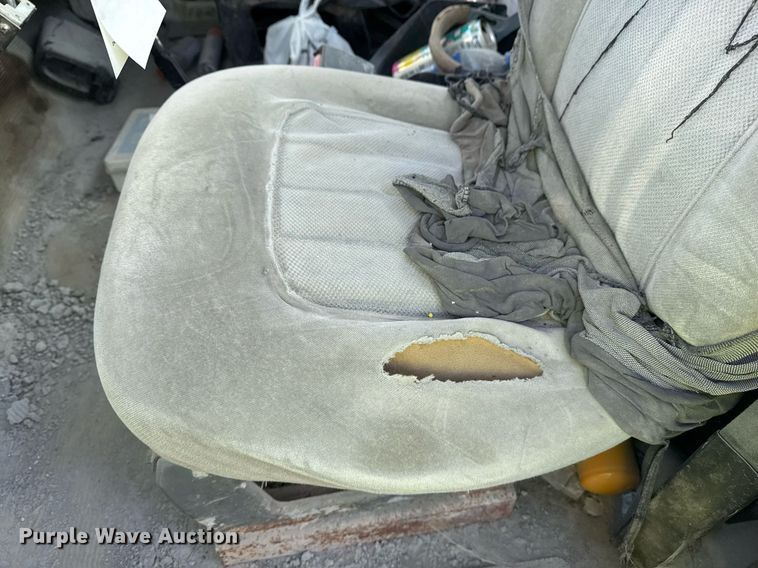 image for item DO7690 1998 International 4700 utility / service truck