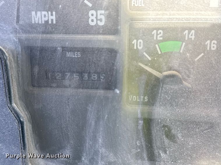 image for item DO7690 1998 International 4700 utility / service truck