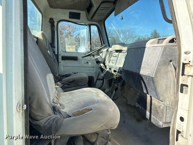 image for item DO7690 1998 International 4700 utility / service truck