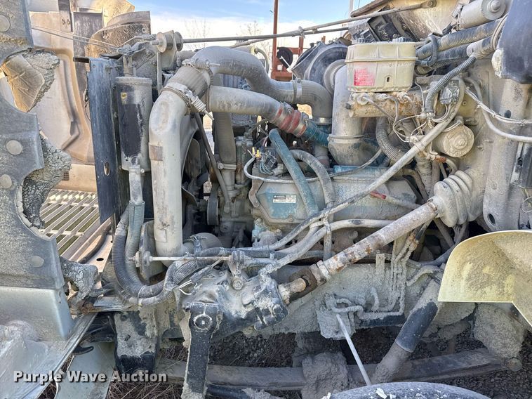 image for item DO7690 1998 International 4700 utility / service truck