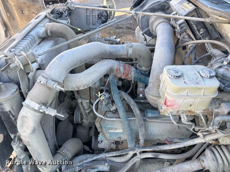 image for item DO7690 1998 International 4700 utility / service truck