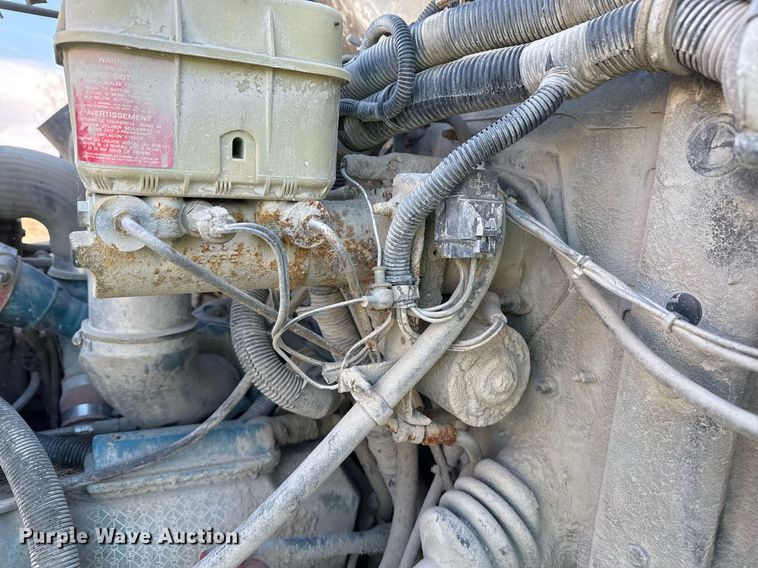 image for item DO7690 1998 International 4700 utility / service truck