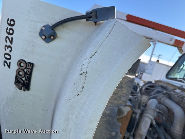 image for item DO7690 1998 International 4700 utility / service truck