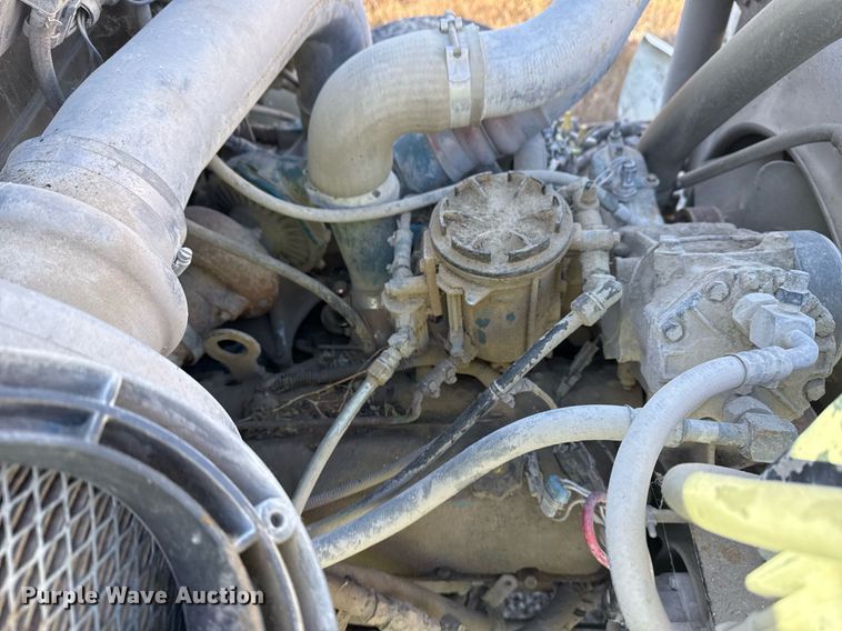 image for item DO7690 1998 International 4700 utility / service truck