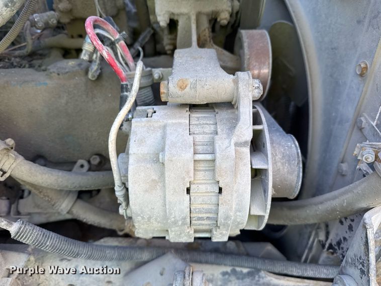 image for item DO7690 1998 International 4700 utility / service truck