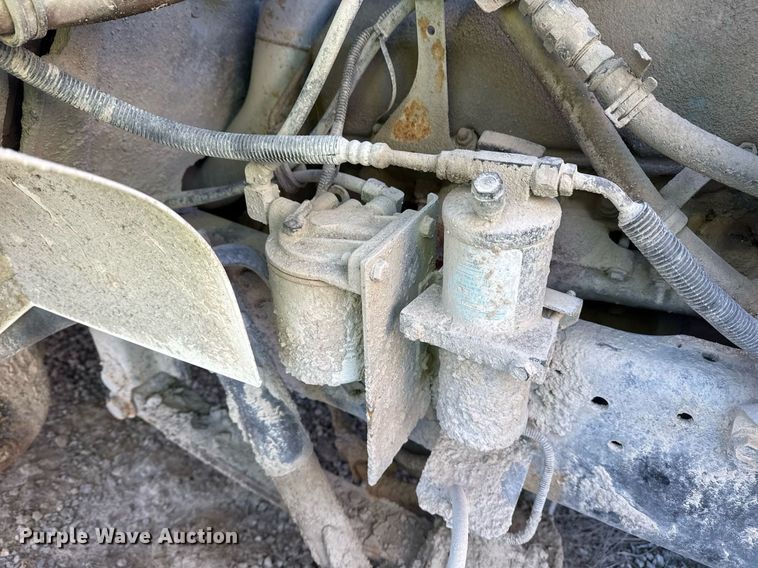 image for item DO7690 1998 International 4700 utility / service truck