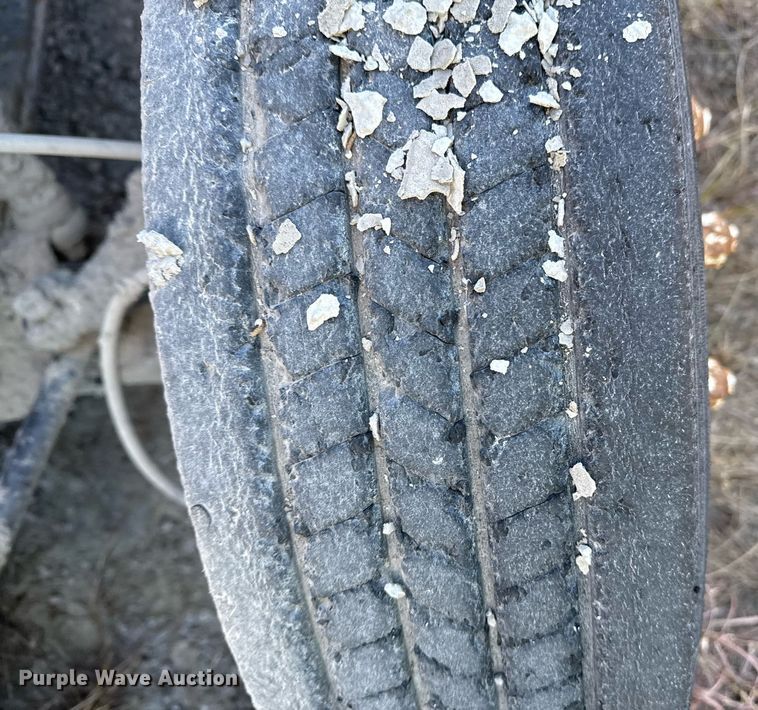 image for item DO7690 1998 International 4700 utility / service truck