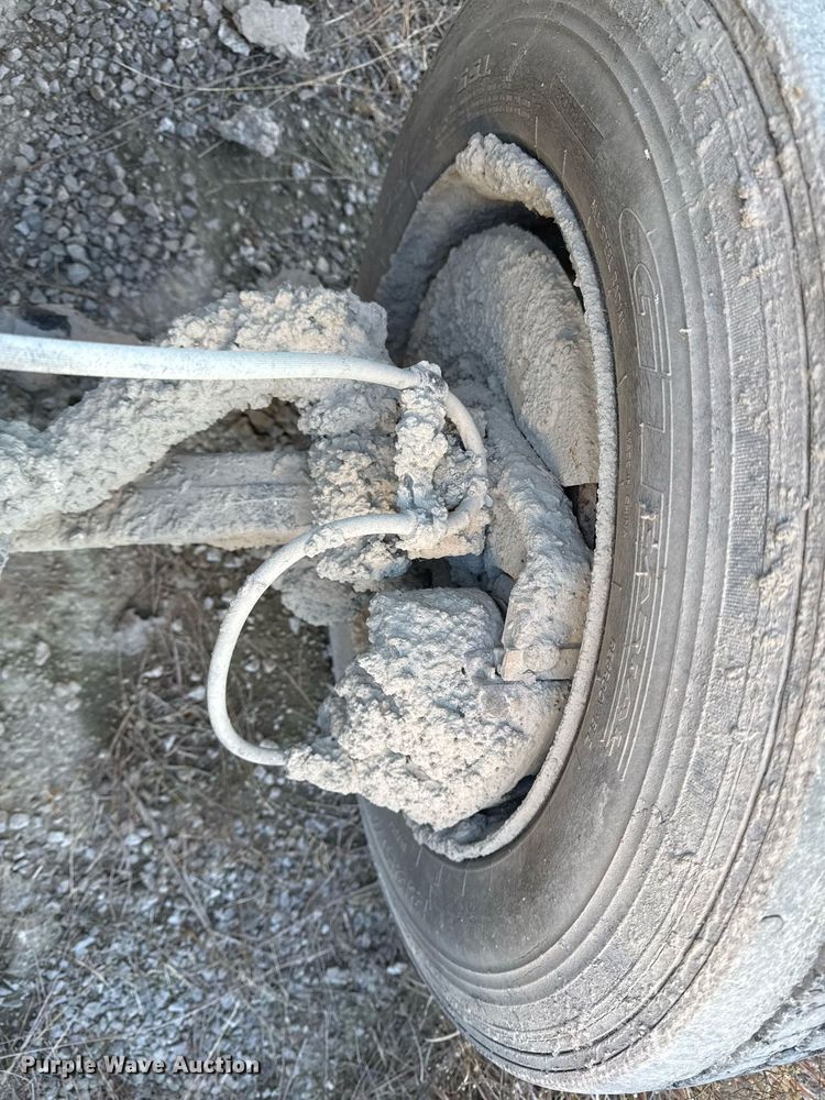 image for item DO7690 1998 International 4700 utility / service truck