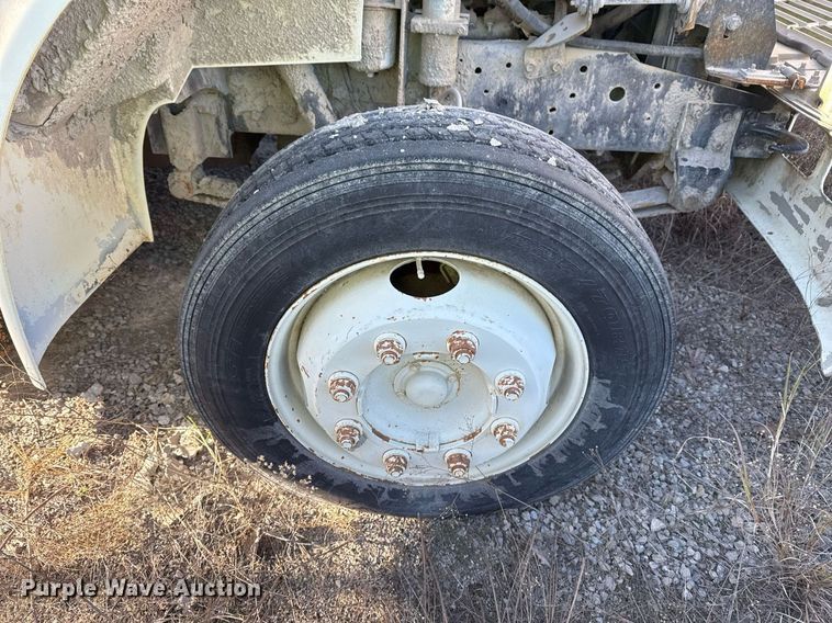 image for item DO7690 1998 International 4700 utility / service truck