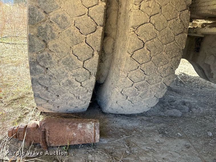 image for item DO7690 1998 International 4700 utility / service truck