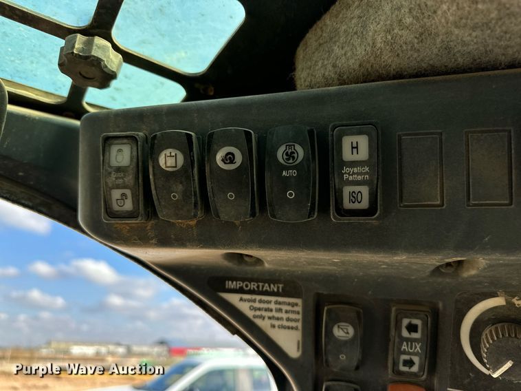 image for item DP6020 2012 John Deere 333D tracked skid steer loader