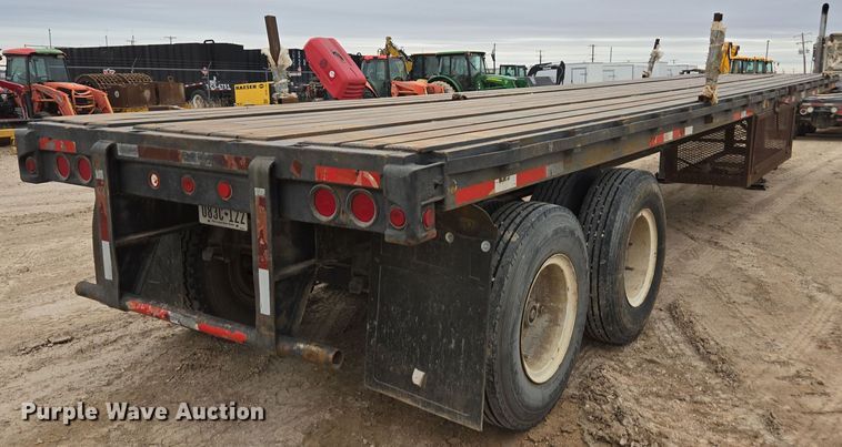 image for item DP6047 1977 Fruehauf  flatbed trailer