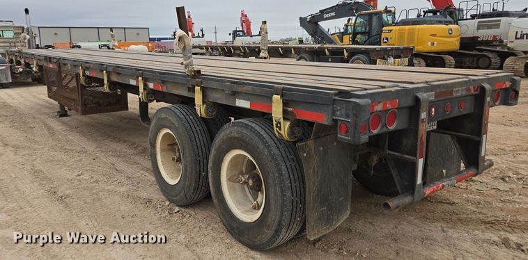 image for item DP6047 1977 Fruehauf  flatbed trailer