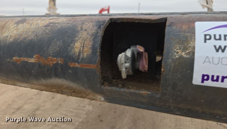 image for item DP6047 1977 Fruehauf  flatbed trailer