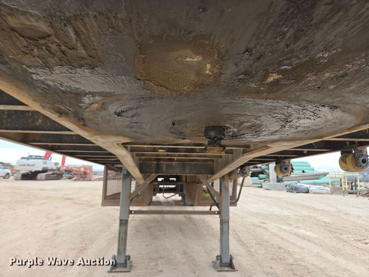 image for item DP6047 1977 Fruehauf  flatbed trailer