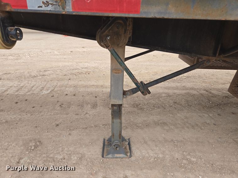 image for item DP6047 1977 Fruehauf  flatbed trailer