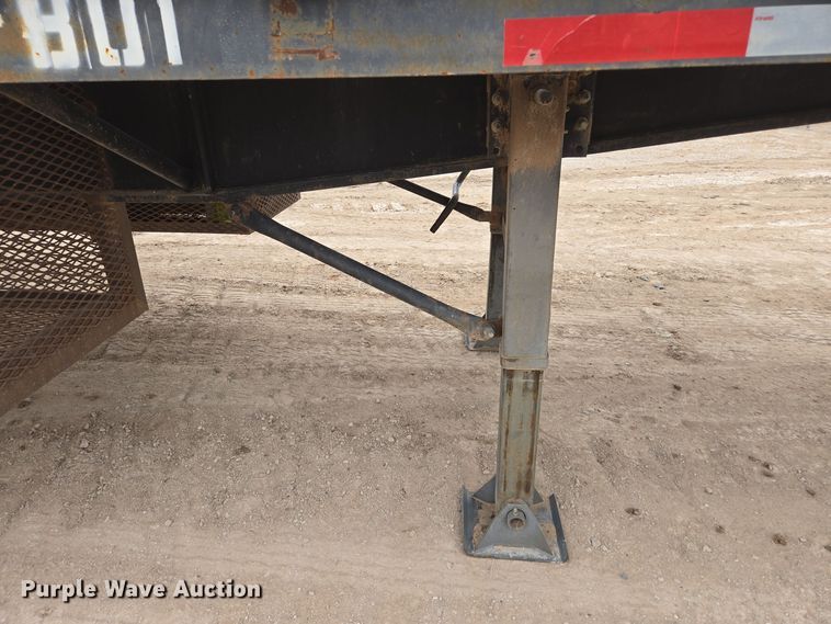 image for item DP6047 1977 Fruehauf  flatbed trailer