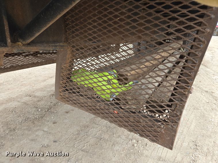 image for item DP6047 1977 Fruehauf  flatbed trailer