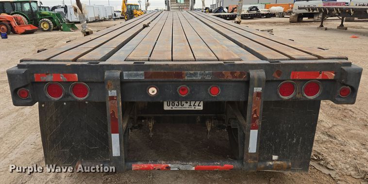 image for item DP6047 1977 Fruehauf  flatbed trailer