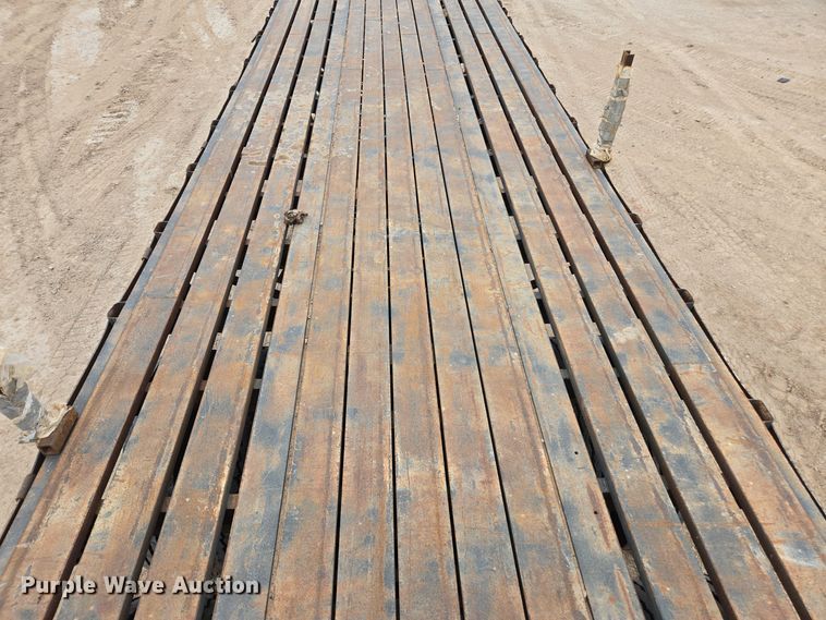 image for item DP6047 1977 Fruehauf  flatbed trailer