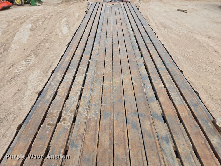 image for item DP6047 1977 Fruehauf  flatbed trailer