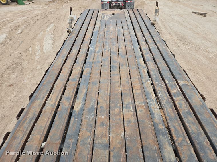 image for item DP6047 1977 Fruehauf  flatbed trailer