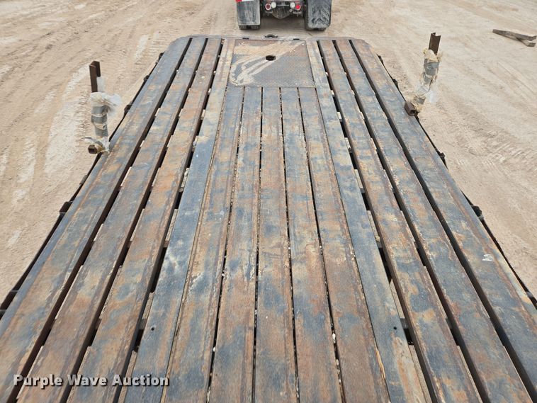 image for item DP6047 1977 Fruehauf  flatbed trailer