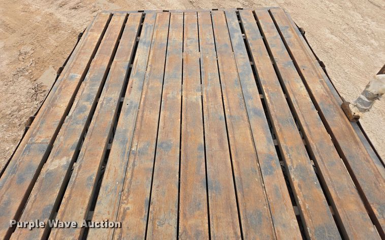 image for item DP6047 1977 Fruehauf  flatbed trailer