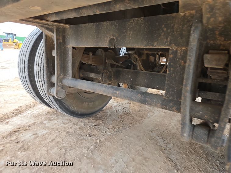 image for item DP6047 1977 Fruehauf  flatbed trailer