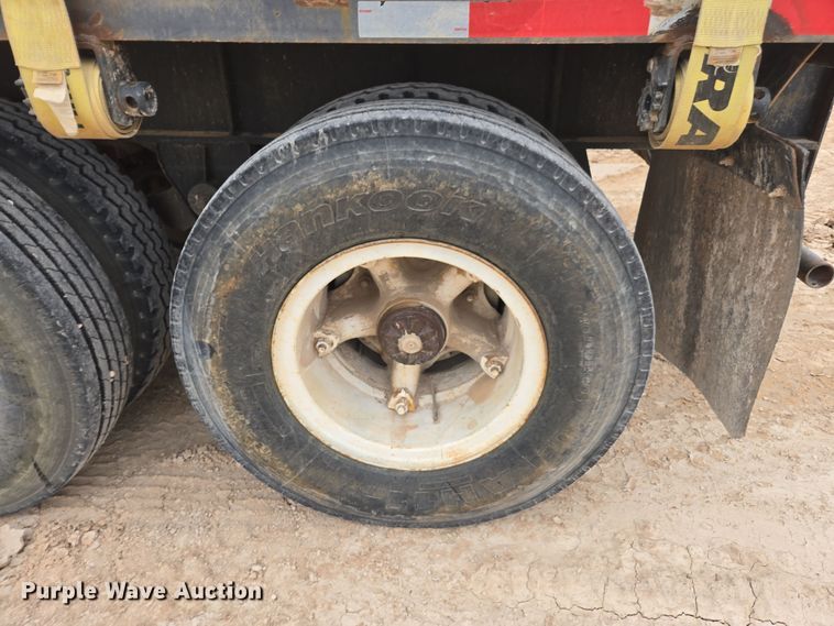 image for item DP6047 1977 Fruehauf  flatbed trailer