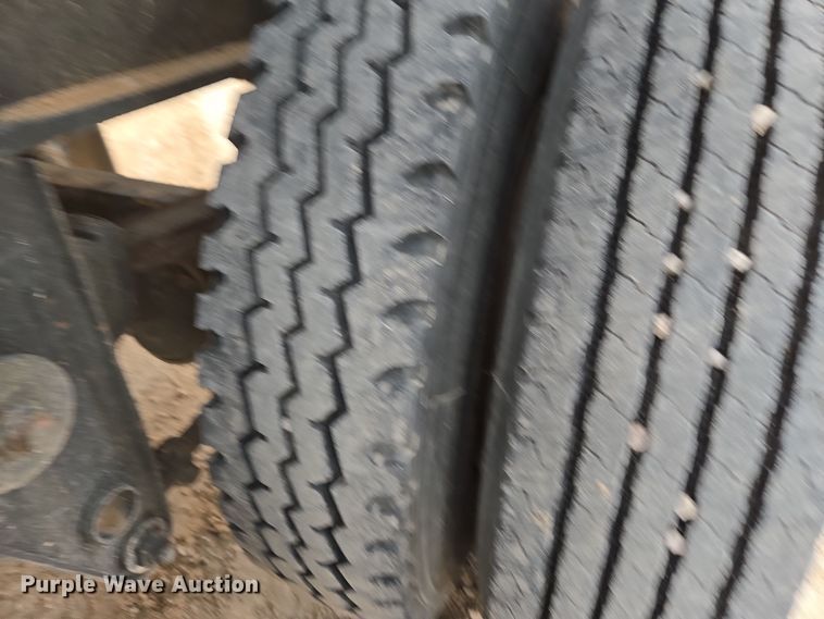 image for item DP6047 1977 Fruehauf  flatbed trailer