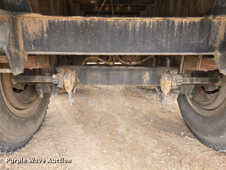 image for item DP6047 1977 Fruehauf  flatbed trailer